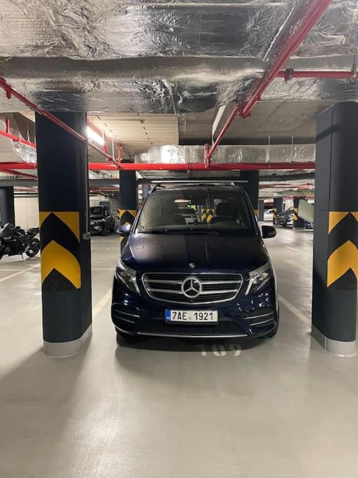 Karel With Garage Parking Praga