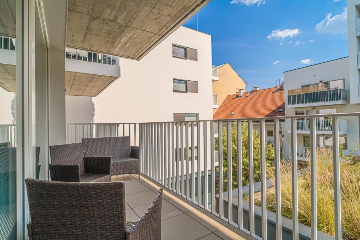 Karel With Garage Parking Apartamento Praga